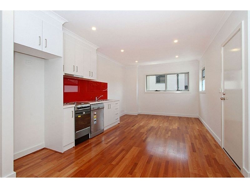 4/4 Henry Street, Reservoir VIC 3073