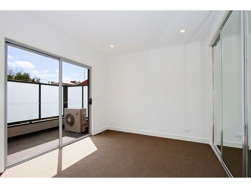 4/4 Henry Street, Reservoir VIC 3073