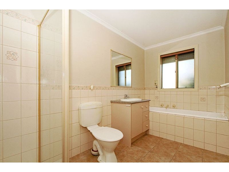 8/2A Crookston Road, Reservoir VIC 3073