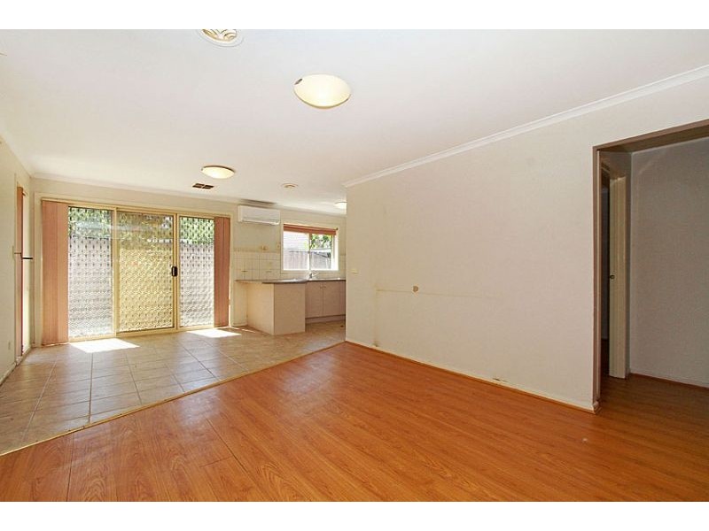 8/2A Crookston Road, Reservoir VIC 3073