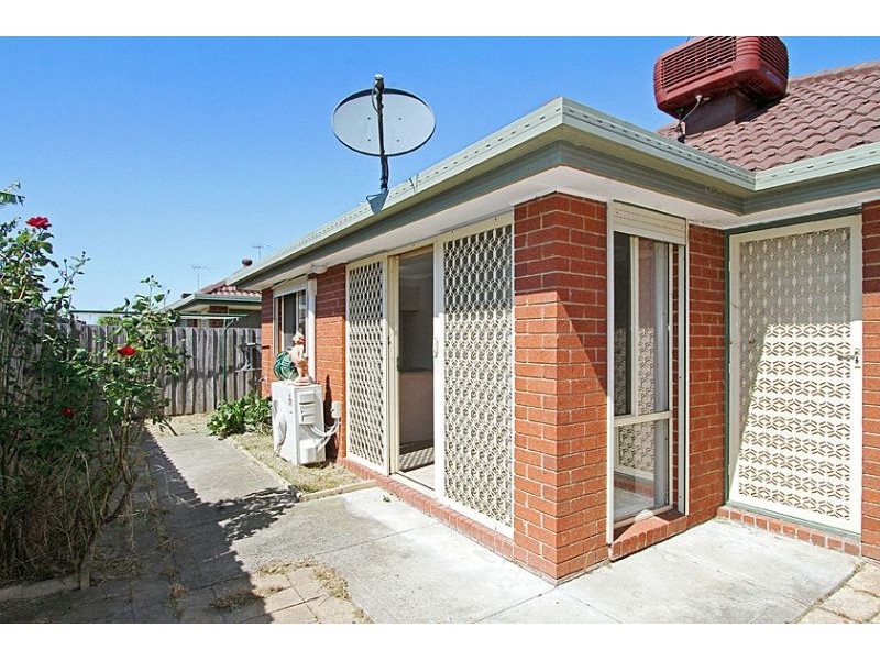 8/2A Crookston Road, Reservoir VIC 3073