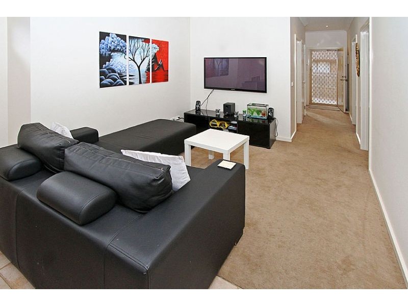 3/94 Purinuan Road, Reservoir VIC 3073