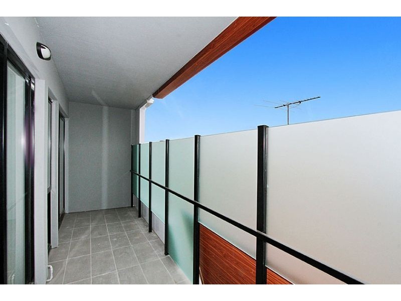 201/14-18 Gilbert Road, Reservoir VIC 3073