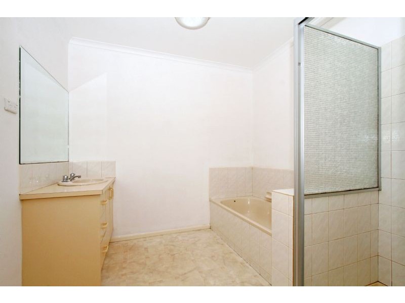 11 Alexander Avenue, Thomastown VIC 3074