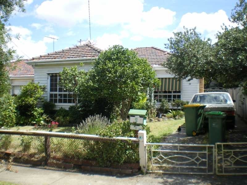 3 Hopetoun Avenue, Reservoir VIC 3073