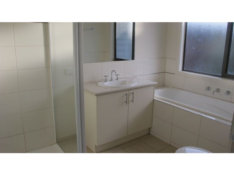 Unit 2/24 Manoel Avenue, Reservoir VIC 3073