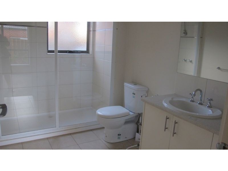 Unit 2/24 Manoel Avenue, Reservoir VIC 3073