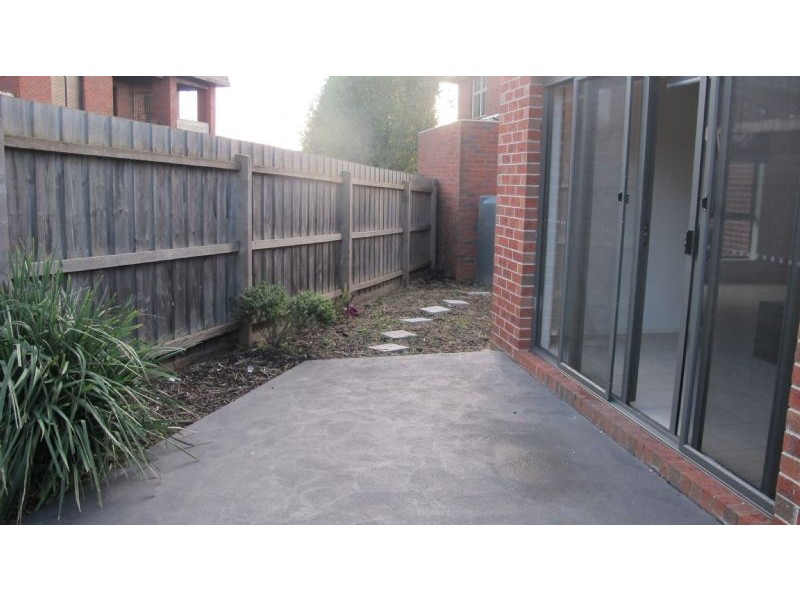 Unit 2/24 Manoel Avenue, Reservoir VIC 3073