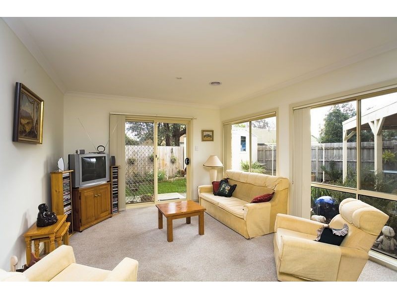 2/37 farnham Road, Bayswater VIC 3153