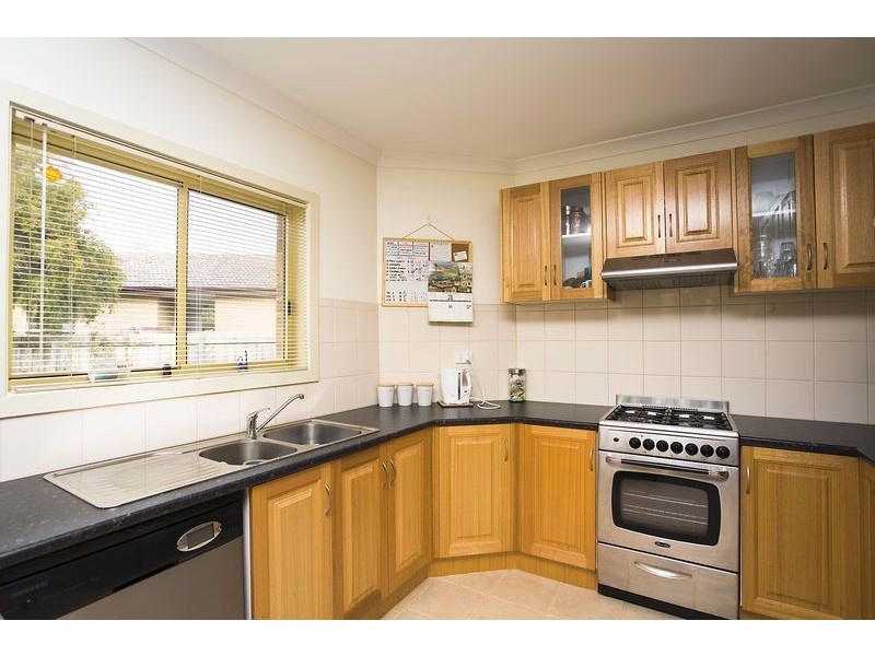 2/37 farnham Road, Bayswater VIC 3153
