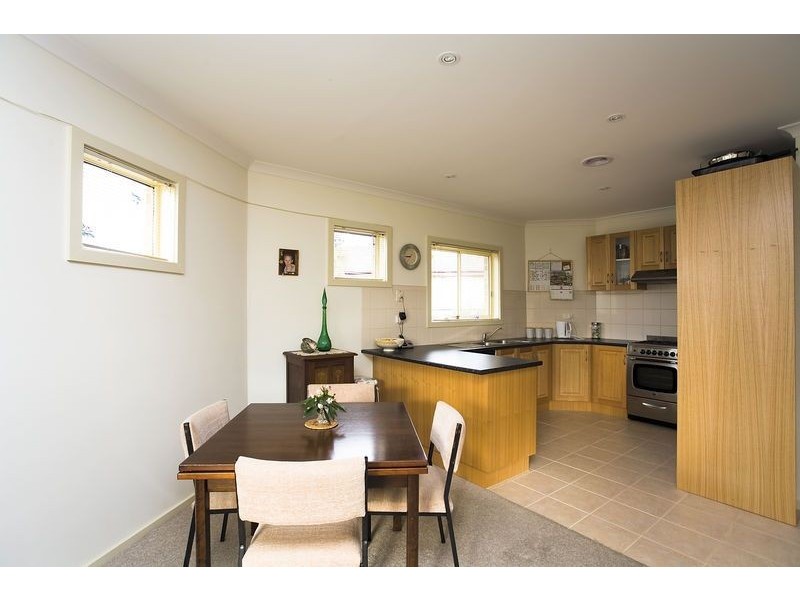 2/37 farnham Road, Bayswater VIC 3153