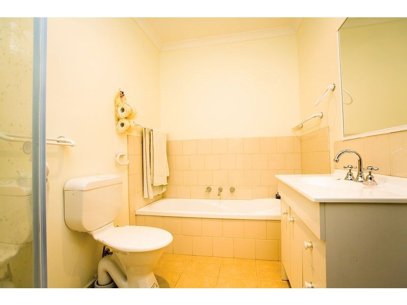 2/37 farnham Road, Bayswater VIC 3153