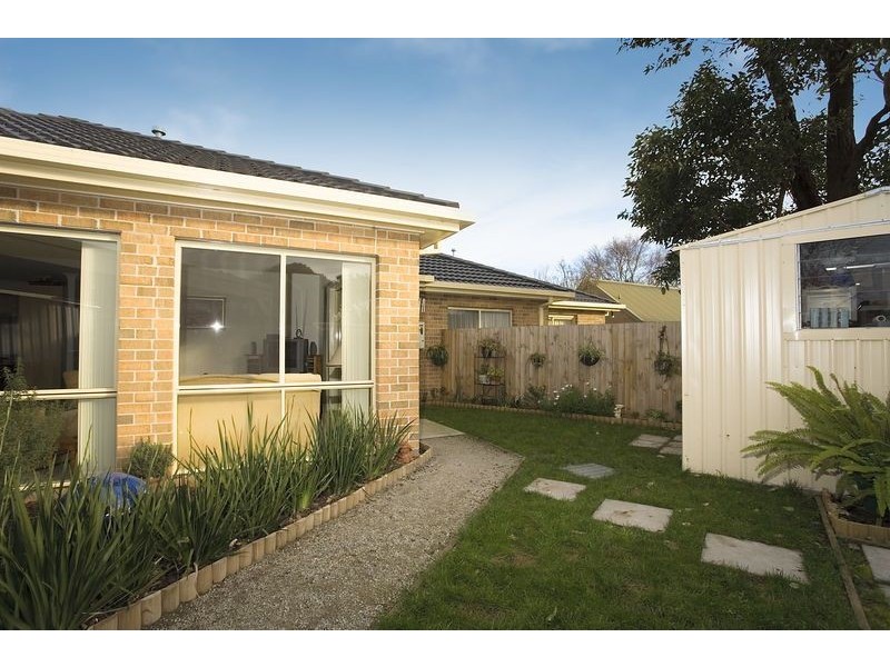2/37 farnham Road, Bayswater VIC 3153