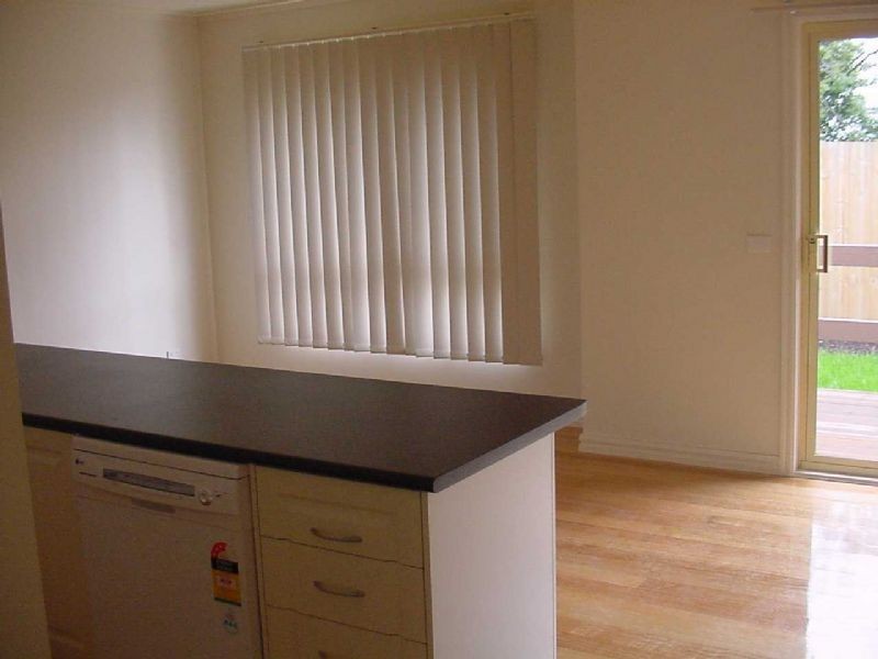 2/4 HIGHMOOR AVENUE, Bayswater VIC 3153