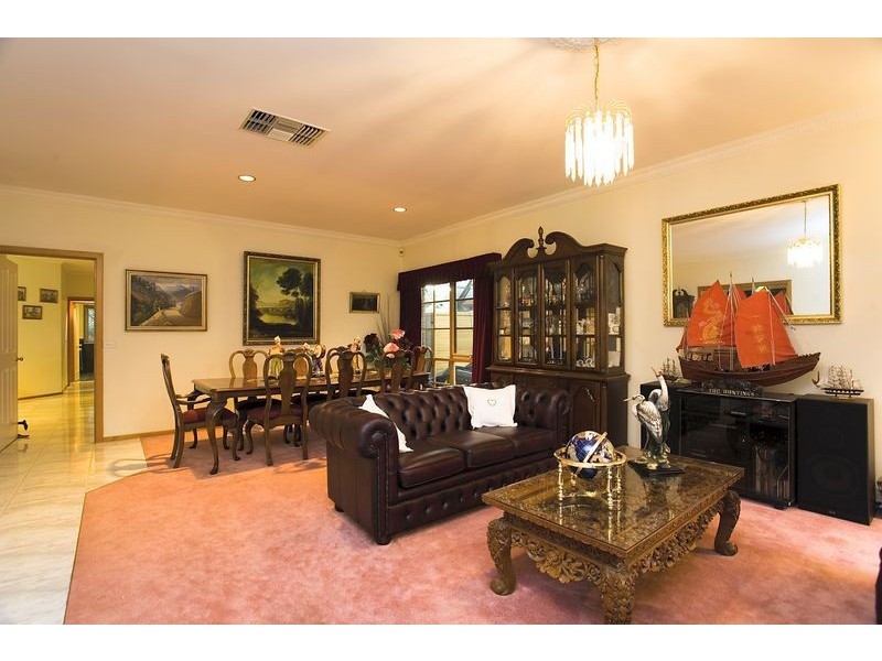 27 Chamberlain Drive, Kilsyth South VIC 3137