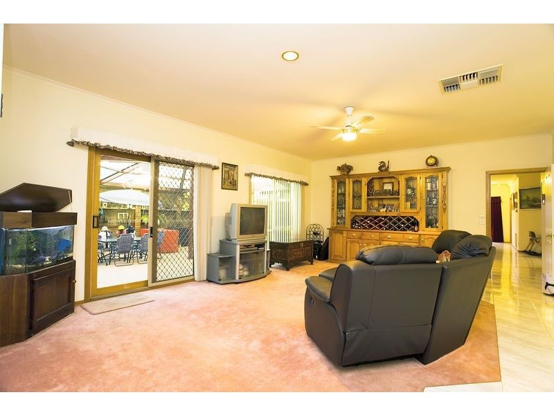 27 Chamberlain Drive, Kilsyth South VIC 3137