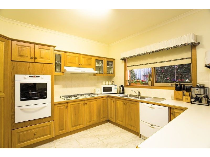 27 Chamberlain Drive, Kilsyth South VIC 3137