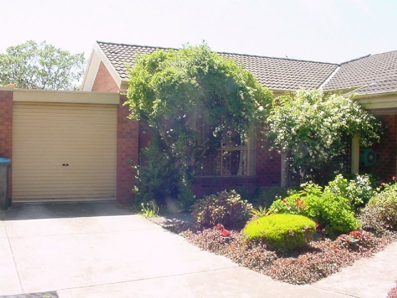 2/9 Pine Road, Bayswater VIC 3153