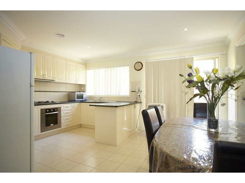 2/25 Farnham Road, Bayswater VIC 3153