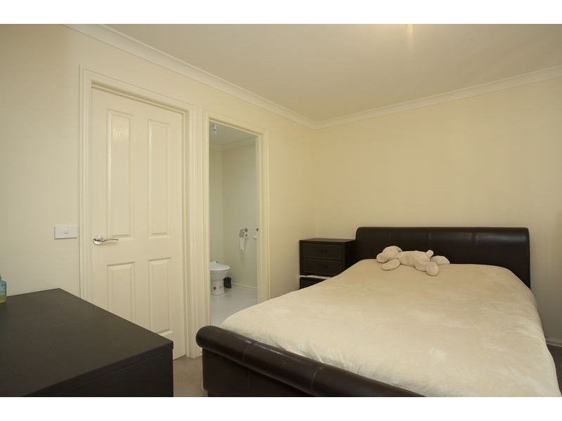 2/25 Farnham Road, Bayswater VIC 3153