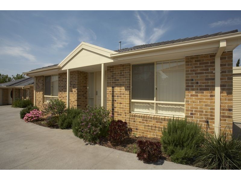 2/25 Farnham Road, Bayswater VIC 3153