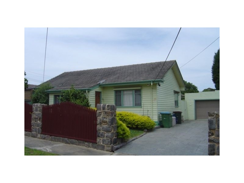 33 THOMAS STREET, Croydon South VIC 3136