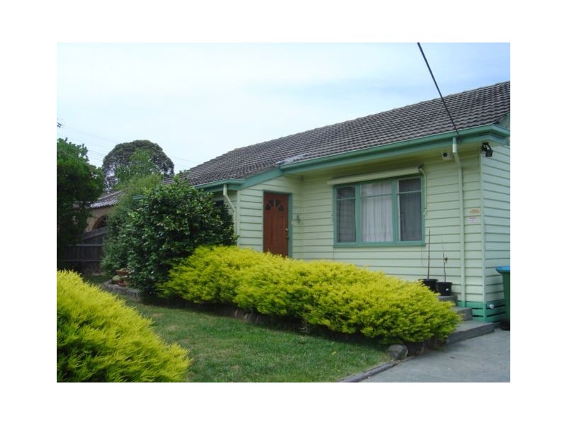 33 THOMAS STREET, Croydon South VIC 3136