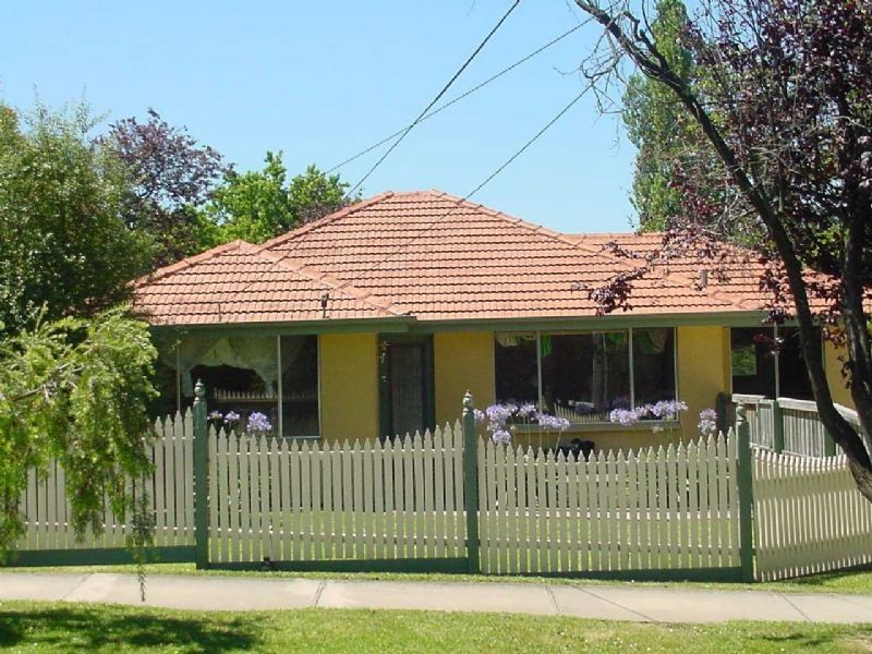 1 FARNHAM ROAD, Bayswater VIC 3153