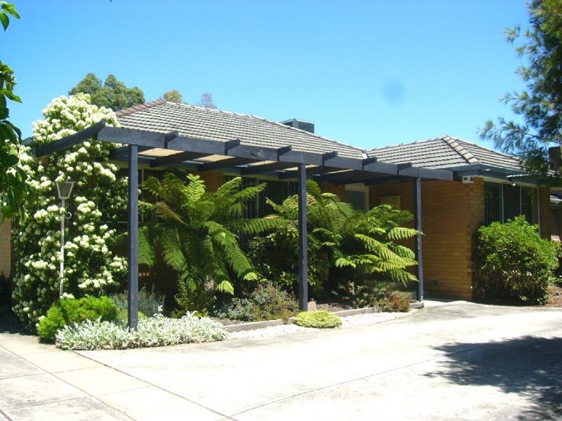 19 WINCHESTER DRIVE, Bayswater North VIC 3153