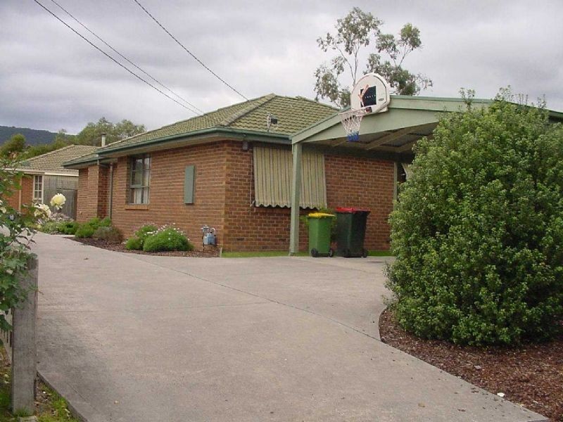 1/24 Stirling Street, Ferntree Gully VIC 3156