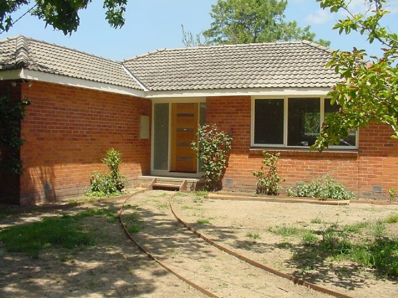 10 NEAL STREET, Bayswater VIC 3153