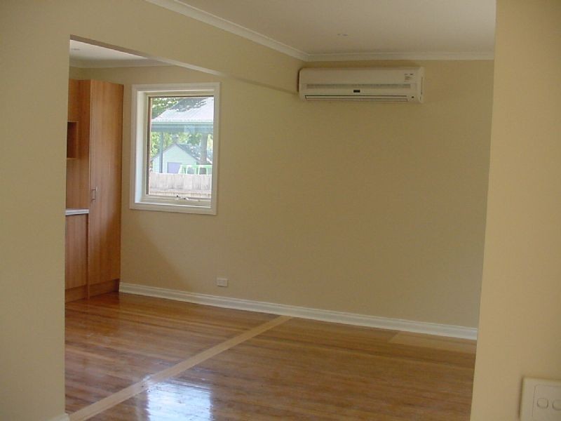 10 NEAL STREET, Bayswater VIC 3153