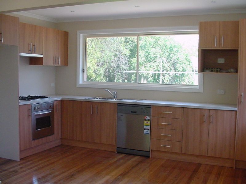 10 NEAL STREET, Bayswater VIC 3153