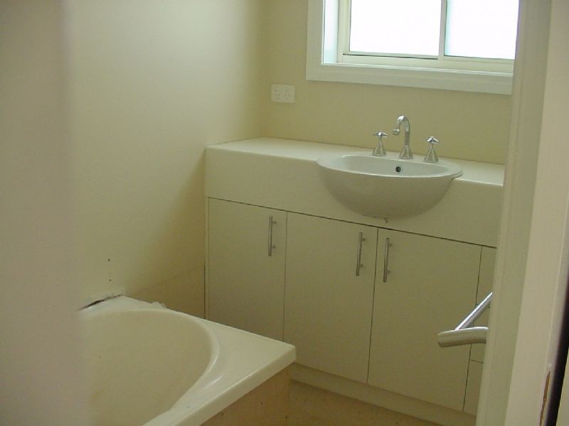 10 NEAL STREET, Bayswater VIC 3153