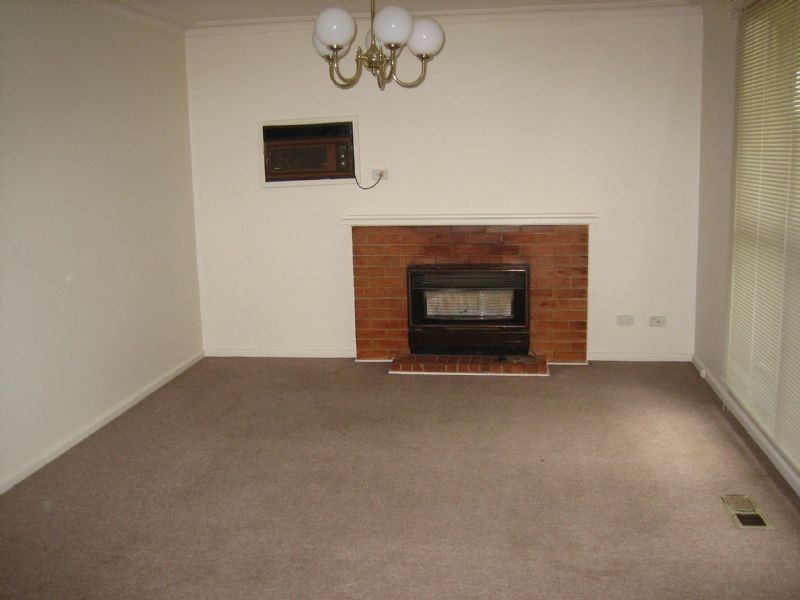 8 LOCKWOODS ROAD, Boronia VIC 3155