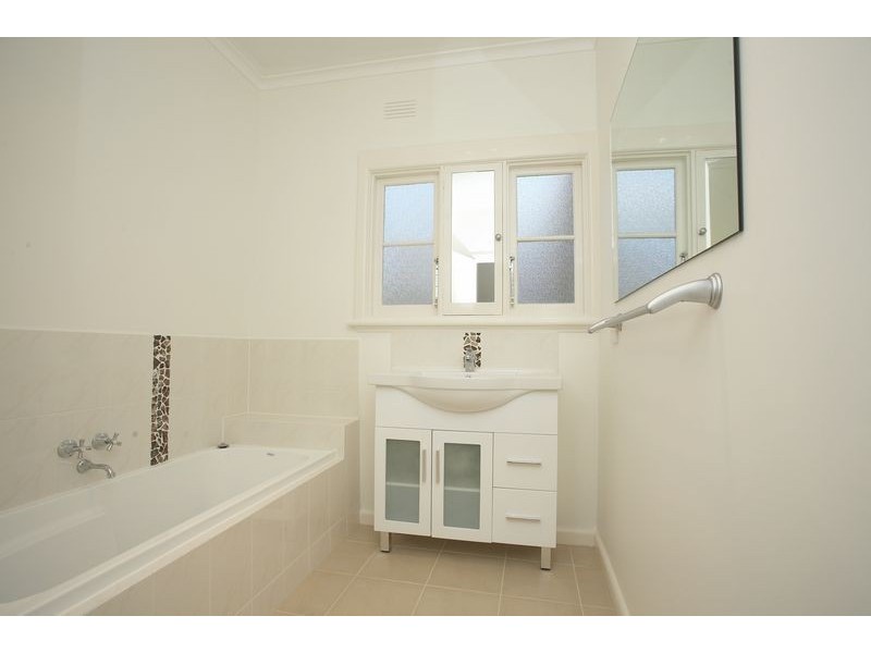 32 Farnham Road, Bayswater VIC 3153