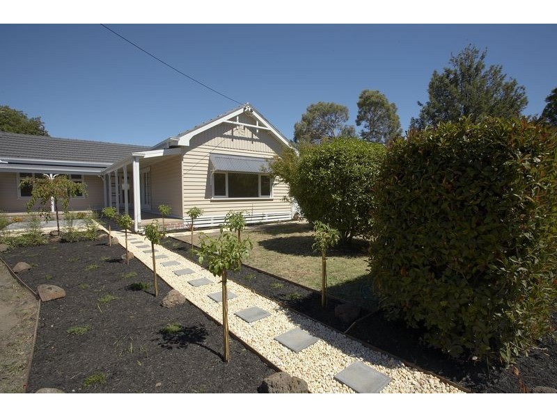 32 Farnham Road, Bayswater VIC 3153