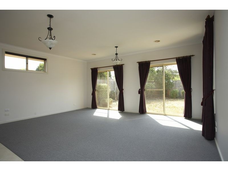 2/5 Mark Street, Bayswater VIC 3153