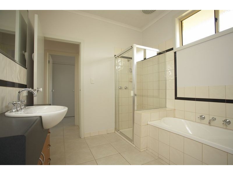 2/5 Mark Street, Bayswater VIC 3153