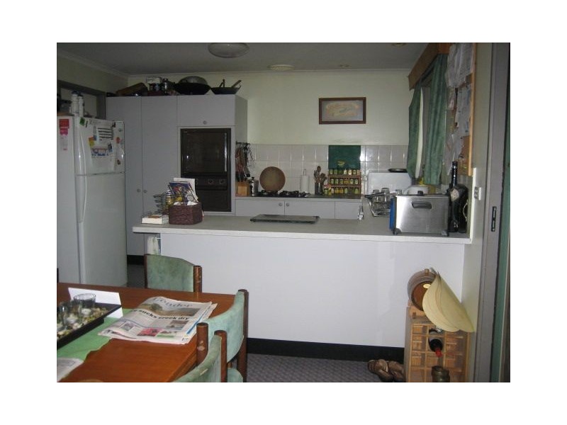 8 Lincoln Ave, Bayswater VIC 3153