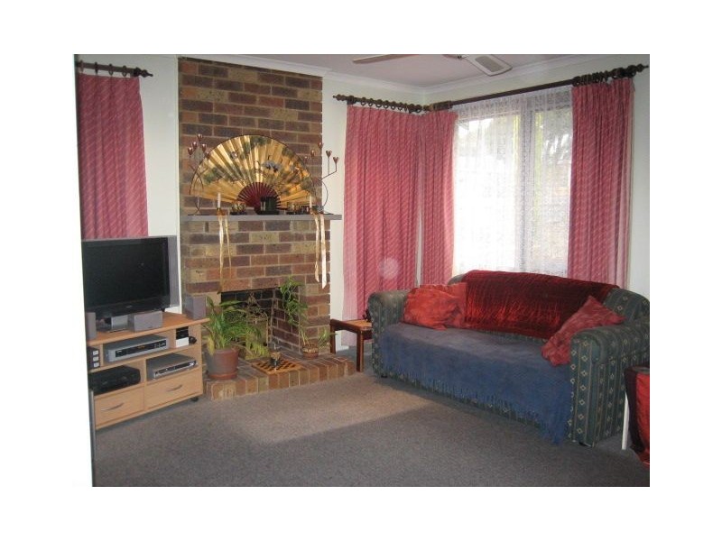 8 Lincoln Ave, Bayswater VIC 3153