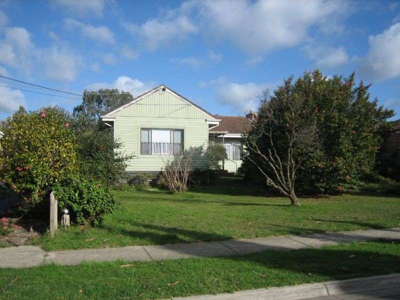 12 FARNHAM ROAD, Bayswater VIC 3153