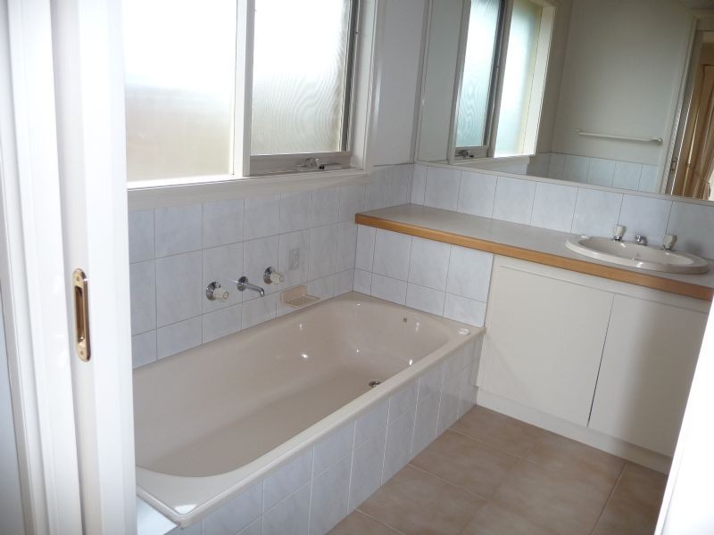 2/23 ALAMEIN AVENUE, Croydon VIC 3136