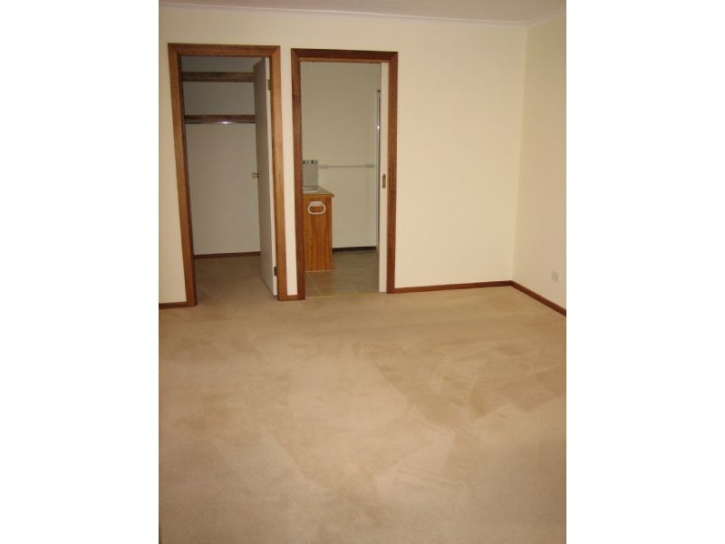 23 FARNHAM ROAD, Bayswater VIC 3153