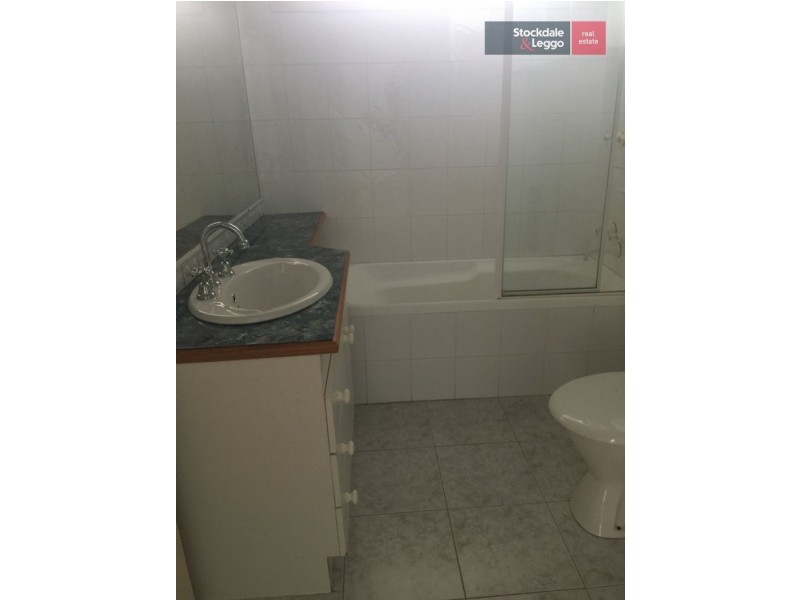 1/8 Irvine Crescent, Brunswick West VIC 3055