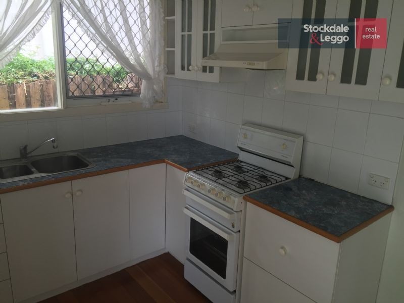 1/8 Irvine Crescent, Brunswick West VIC 3055