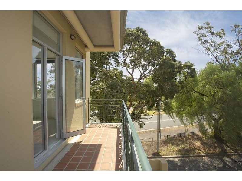 13/2 MacArthur Road, Parkville VIC 3052