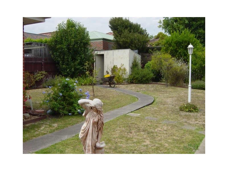 12 Columban Ave, Strathmore VIC 3041