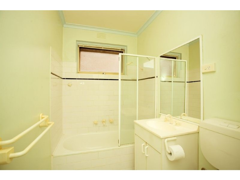 2/131 Glenlyon Road, Brunswick VIC 3056