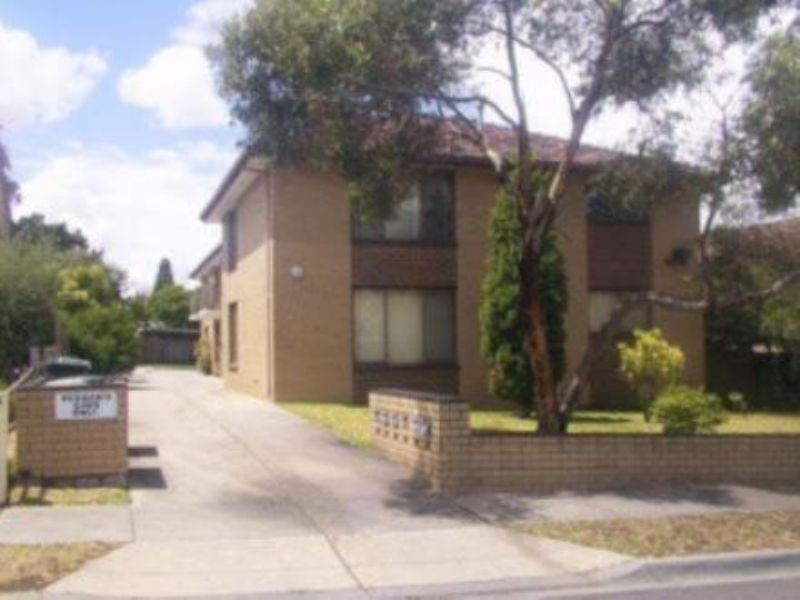 4/4 Balmoral Street, Essendon VIC 3040